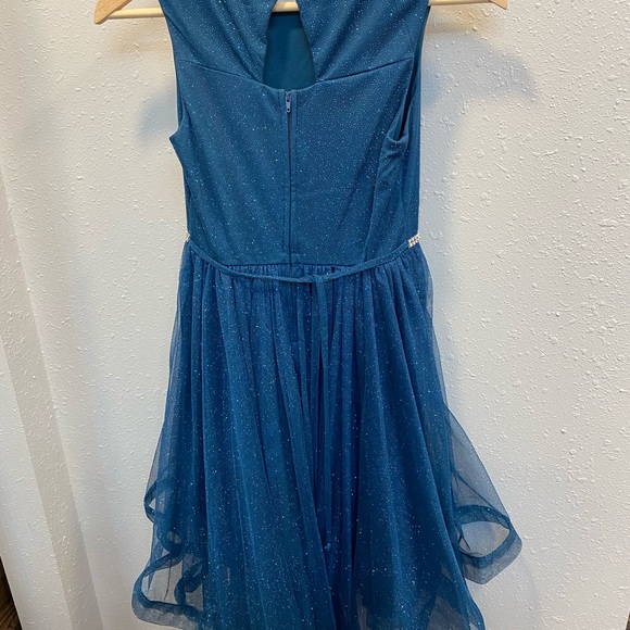 Girls size 14 formal dress. - Picture 4 of 5